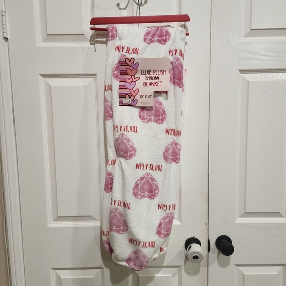 Luxe Plush Throw-Blanket - Picture 1 of 4